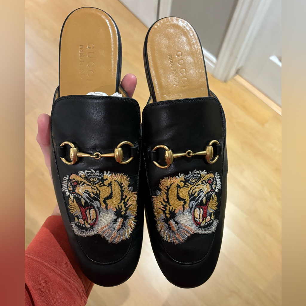 Gucci Black Leather Mules With Tiger Design
